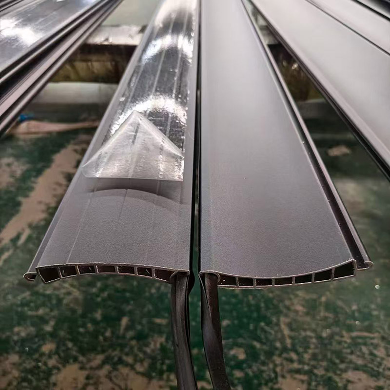 Elektriska rulljalusier garageportar