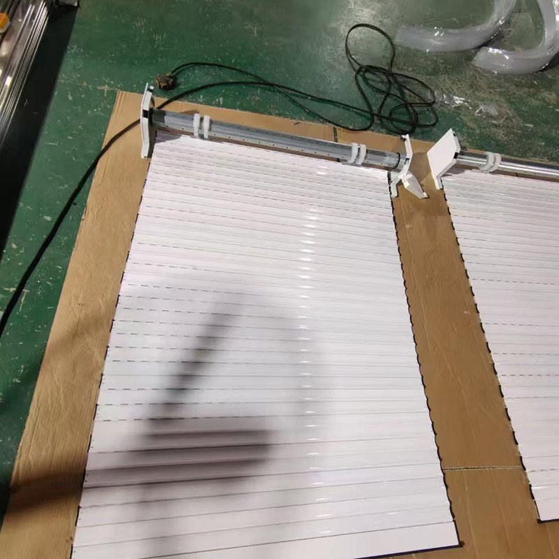 Frontmonterade fönsterluckor