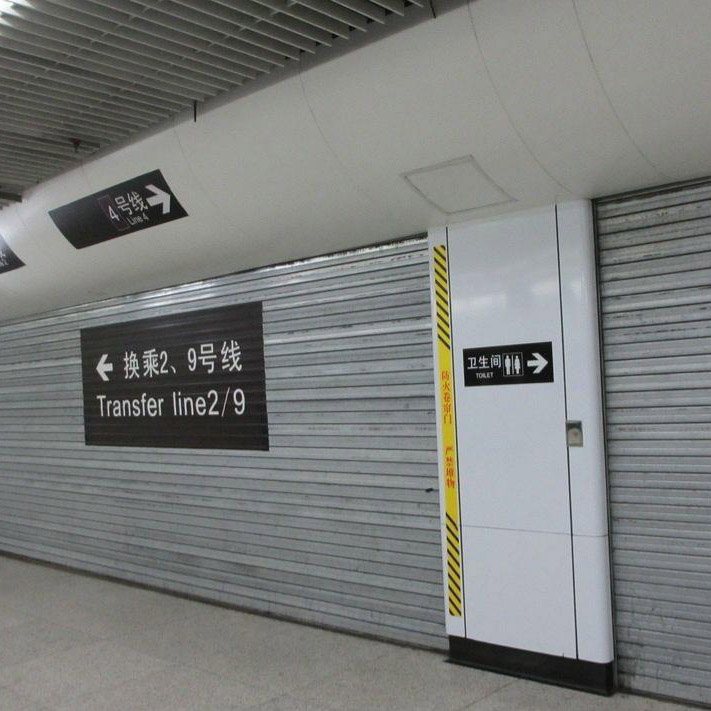 Tågstationens rulljalusidörrar